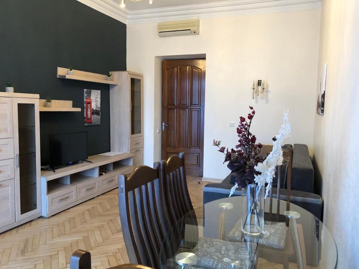 Freddies Apartment Киев Екстериор снимка