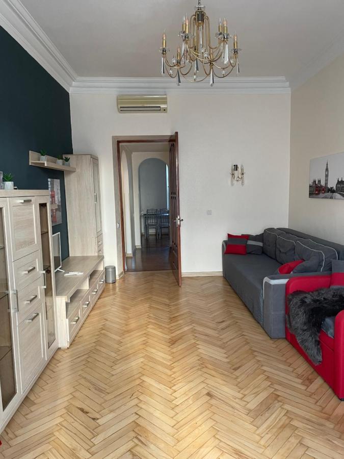 Freddies Apartment Киев Екстериор снимка